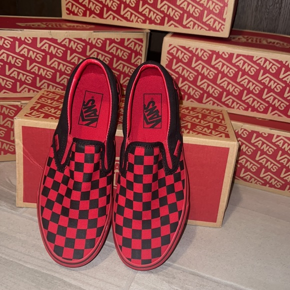 🔥 VANS CLASSIC SLIP-ON MONO CHECKERED RED AND BLACK SHOES 🔥 - Picture 4 of 7